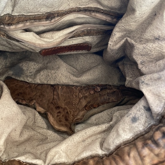 Axel’s - Mochila Leather Ruffle Drawstring Bag in Olive - Picture 6 of 9